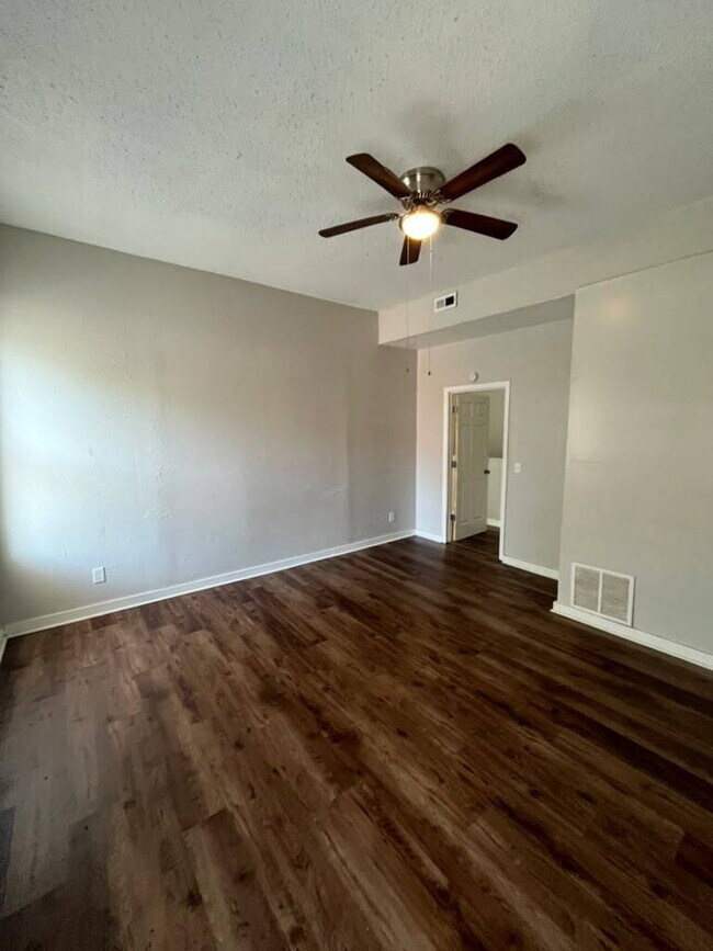 Building Photo - Charming 3-Bed Duplex with Granite Elegance and Hardwood Warmth in South  City