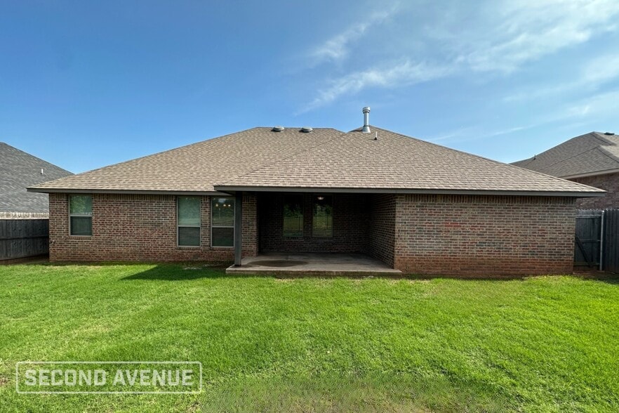 Building Photo - 6225 Oxnard St