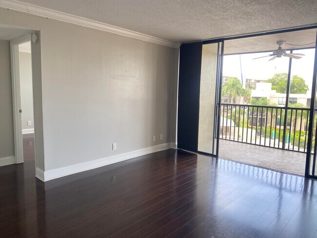 Building Photo - 9 Royal Palm Way