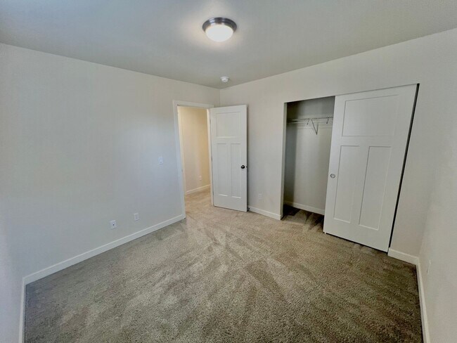 Building Photo - AVAILABLE NOW! 3BD 2.5 BATH TUMWATER LIVING