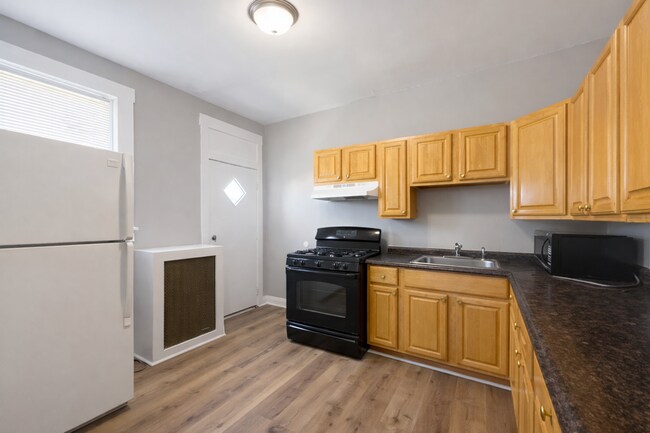 Building Photo - 1215 N Ellwood Ave