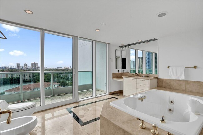 Building Photo - 19955 NE 38th Ct