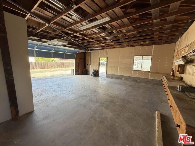 Building Photo - 8729 N Ventura Ave