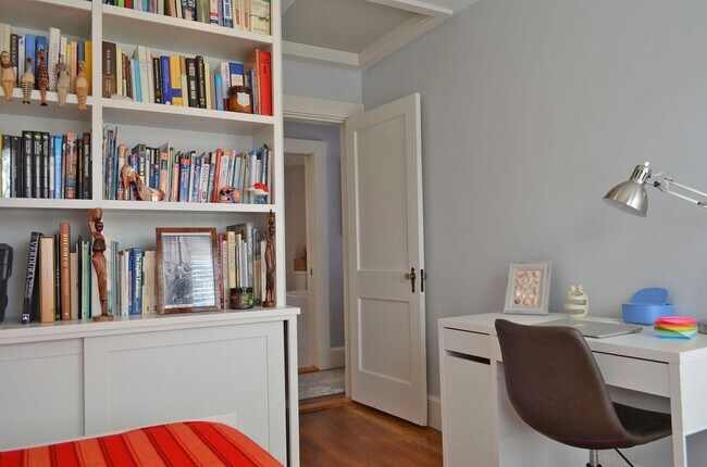 Building Photo - Winter Rental: 10A Gloucester Ave. (Utilit...