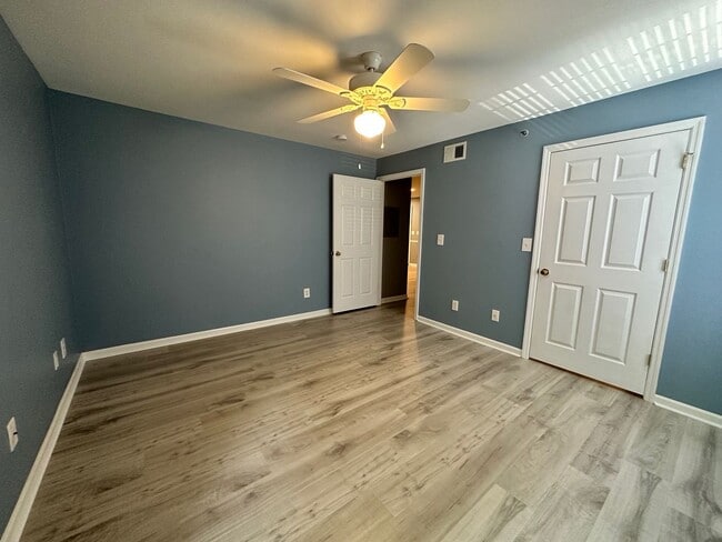 Building Photo - Gorgeous 2 bed/2 bath located in gated community!