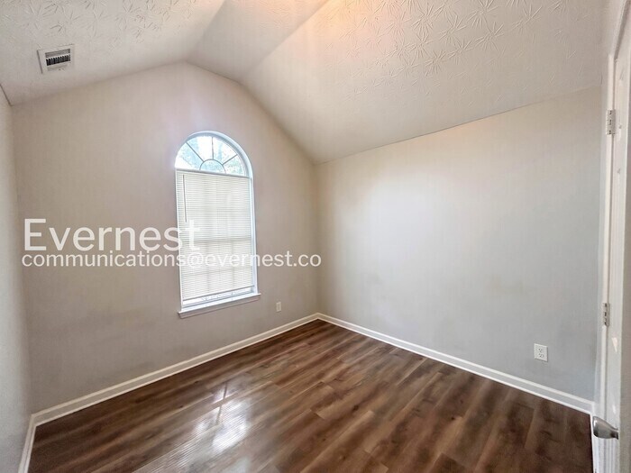 Building Photo - 435 Skif Pond Ct