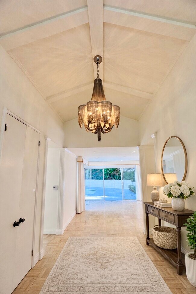 Building Photo - 936 Chantilly Rd