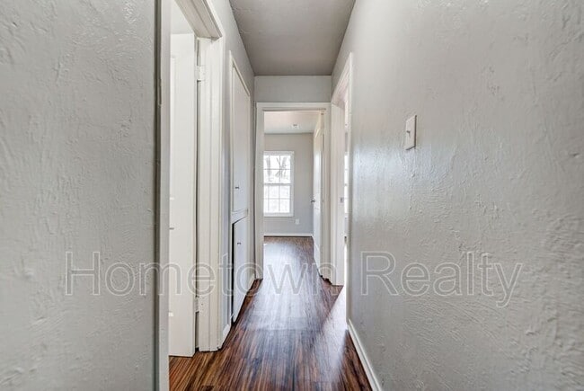 Building Photo - 12813 NE 37th St