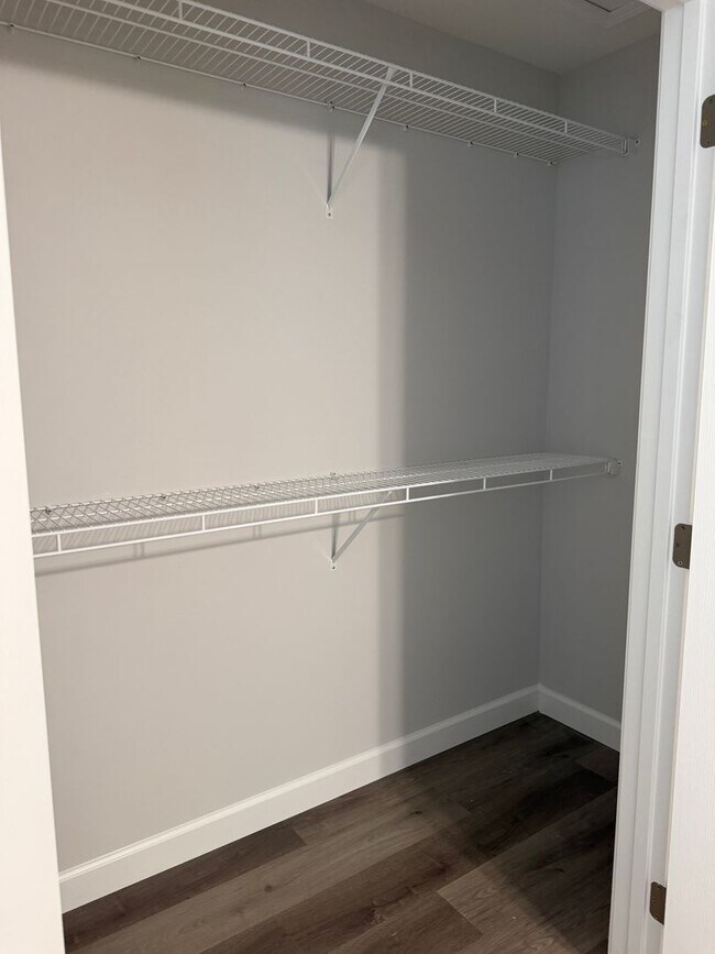 Building Photo - 933/935 Rodeo Court