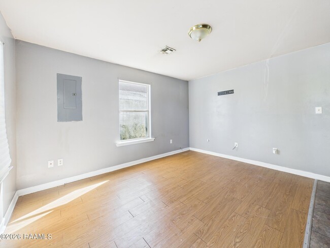 Building Photo - 611 Walker Rd