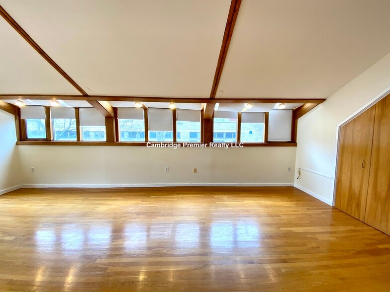 Building Photo - 90 Putnam Ave