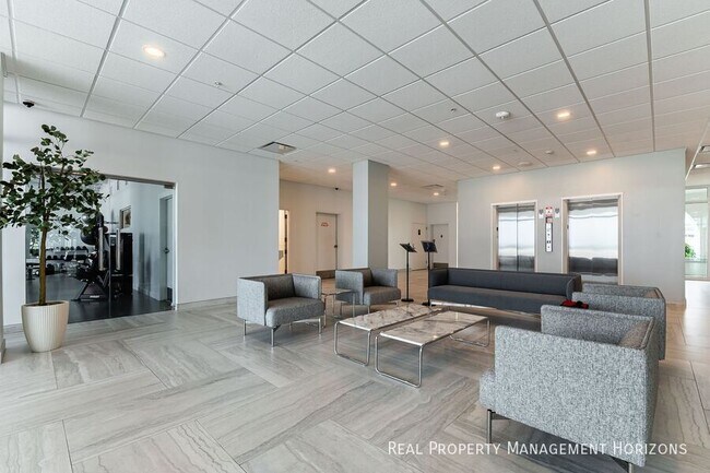 Building Photo - 1700 Benjamin Franklin Dr