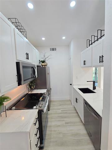 Building Photo - 7126 Holly Hill Dr