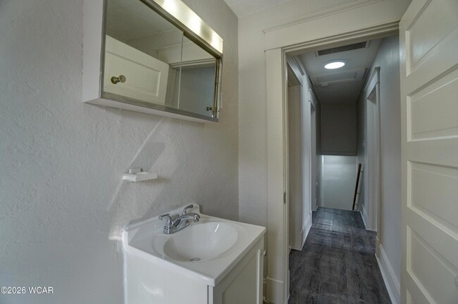 Building Photo - 1141.5 N Main St