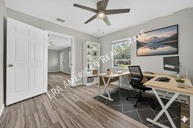 Building Photo - 614 Merioneth Dr NE