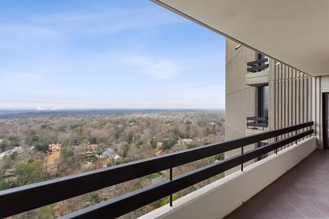 Building Photo - 2660 Peachtree Rd NW