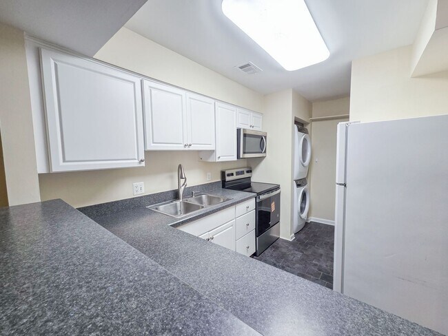 Building Photo - Stunning 2br/2bth condo in North Bethesda,...