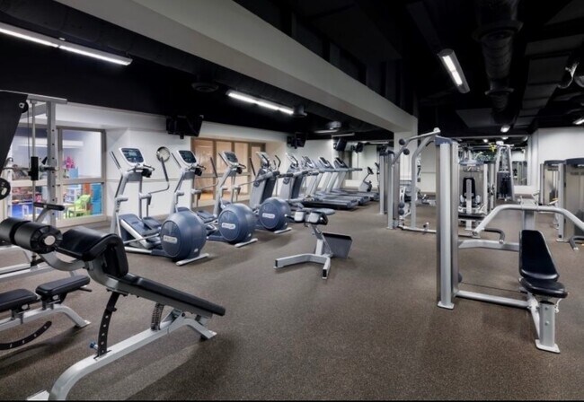 Building Photo - 75 West St