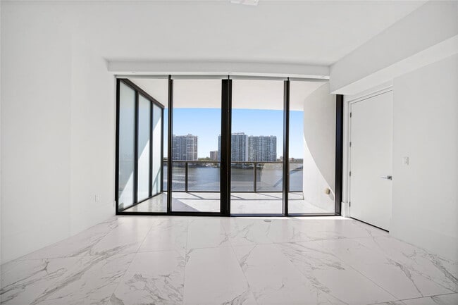 Building Photo - 5500 Island Estates Dr