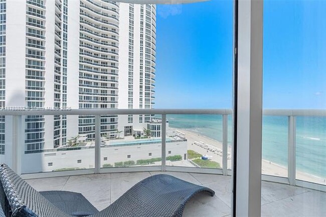 Building Photo - 15811 Collins Ave