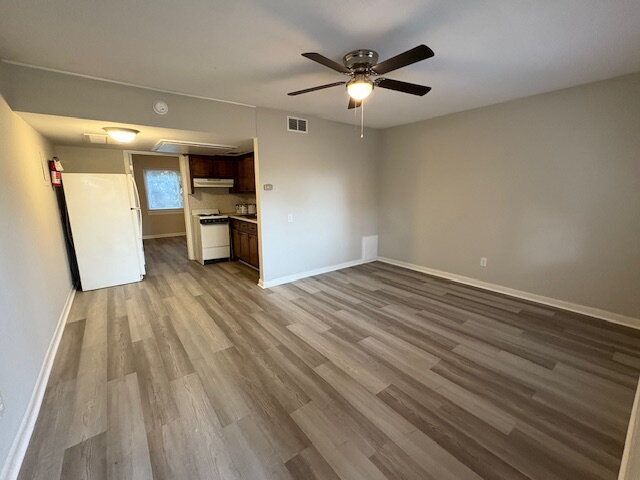 Building Photo - 904 E 14th St