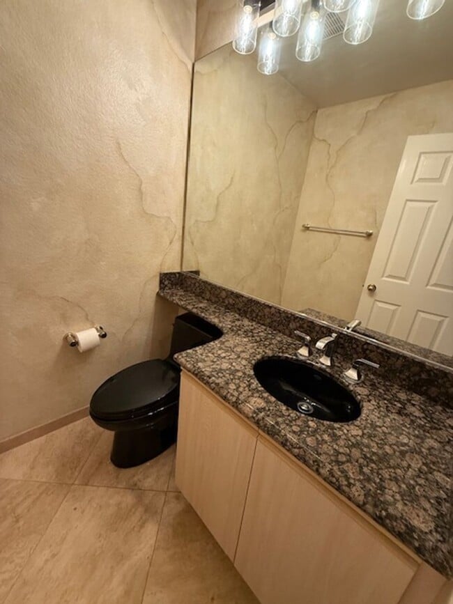 Building Photo - 2 Bedroom Condo in Aliso Viejo!