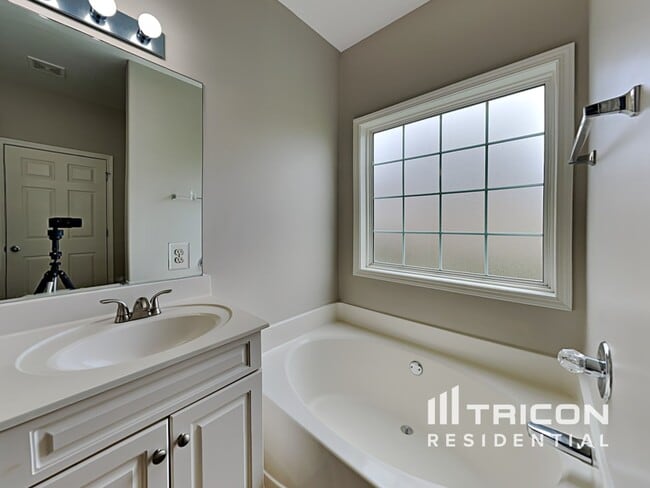 Building Photo - 1216 Chapmans Retreat Dr
