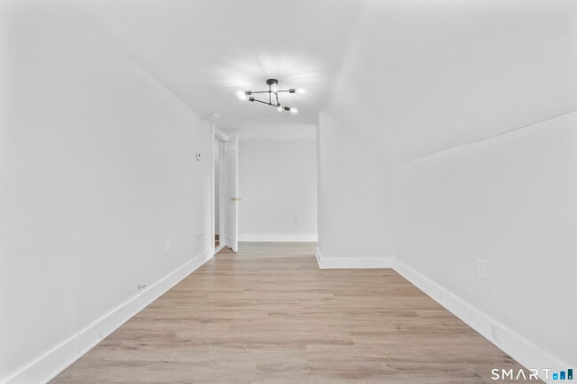 Building Photo - 30 Anthony St