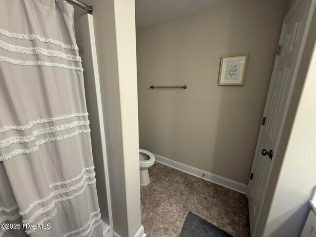 Building Photo - 107 Shagbark Ct