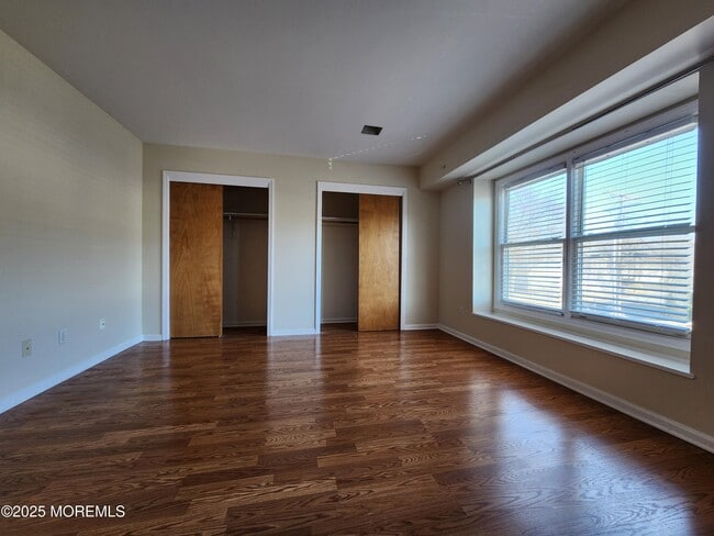 Building Photo - 102 Lenison Ave