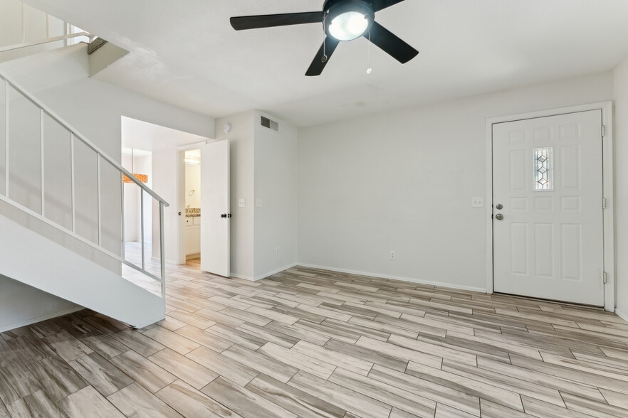 Building Photo - 4901 E Kelton Ln