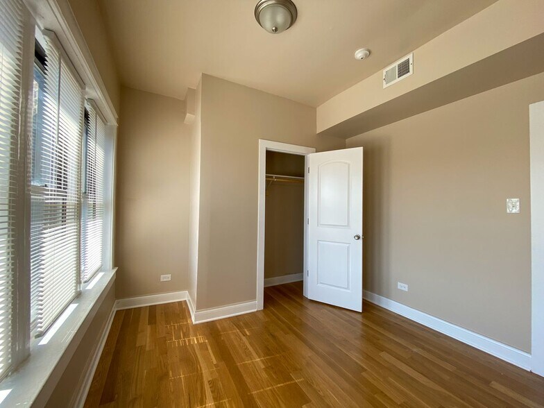 Building Photo - 7334 S Lowe Ave