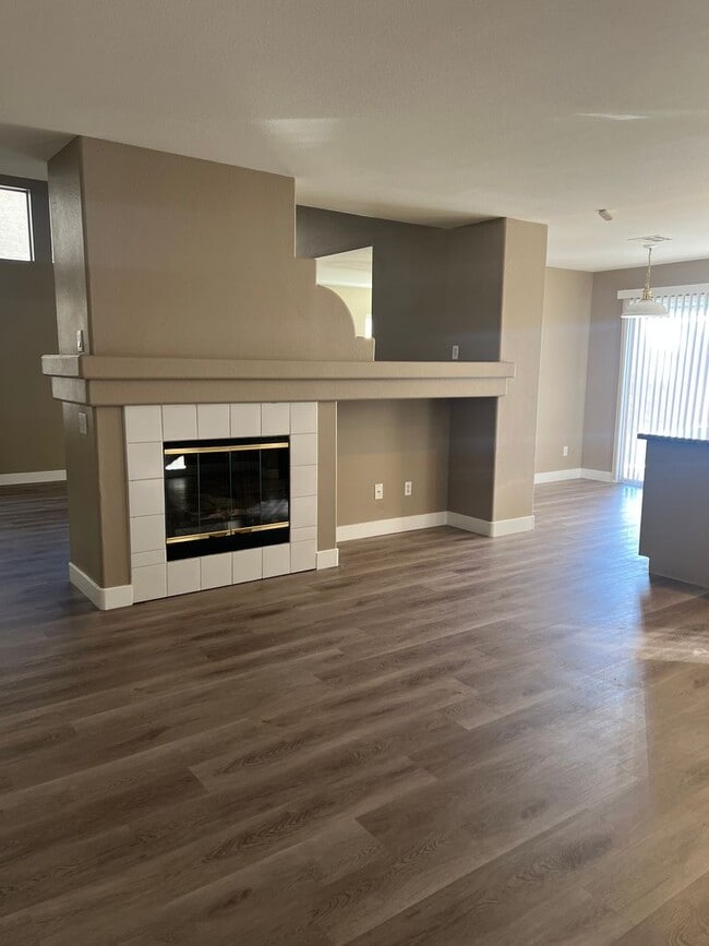 Building Photo - Gorgeous 2-Story Home You've Been Looking ...