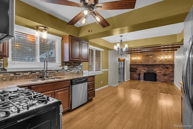 Building Photo - 17471 Evans St