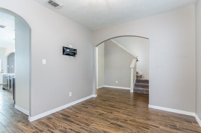 Building Photo - 22015 Field Green Dr