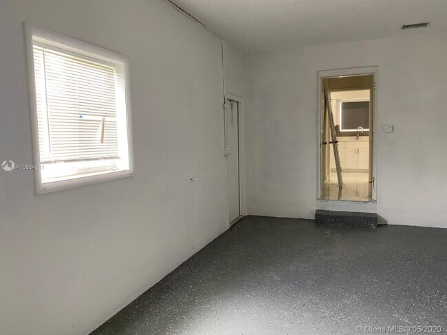 Building Photo - 2323 Taft St