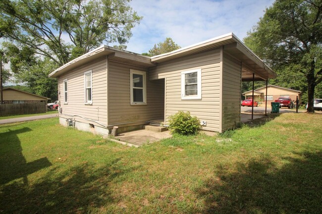 Building Photo - Cute 2-bedroom 1-bath home in Russellville!