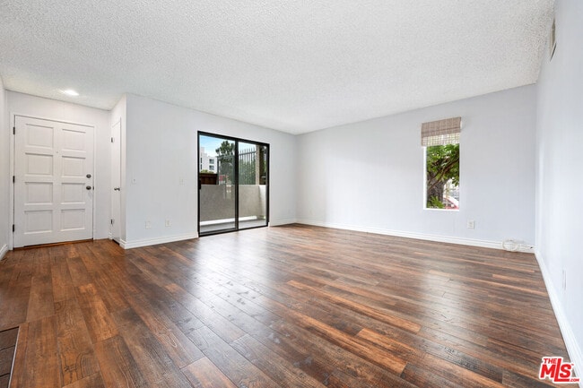 Building Photo - 1425 Centinela Ave