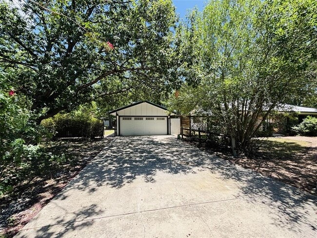 Building Photo - 413 Sun Bonnet Dr