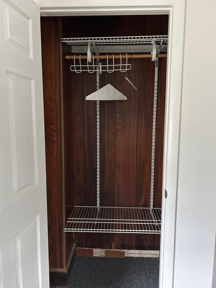 Building Photo - 2718 E County Line Rd