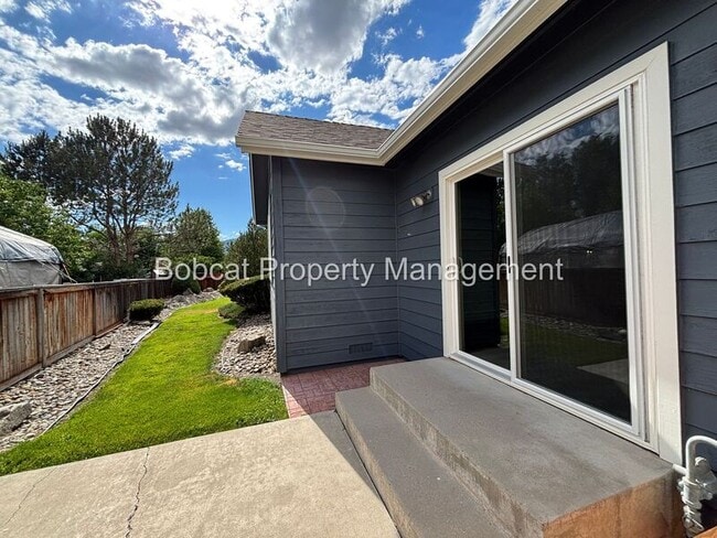 Building Photo - 1300 Bridle Way