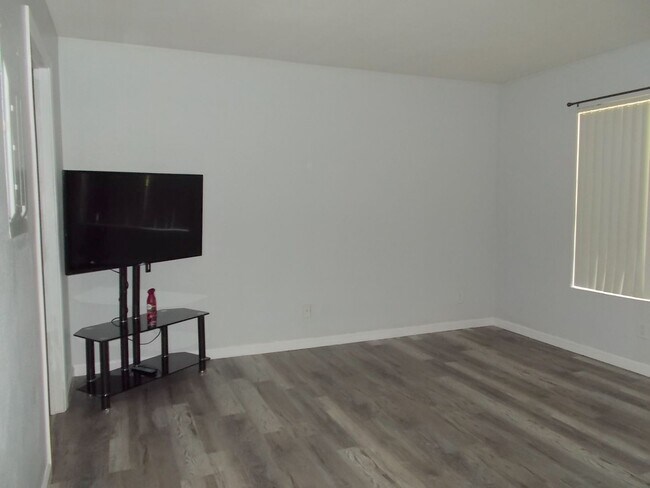 Building Photo - Comfort and Convenience in a Picturesque Gated Community