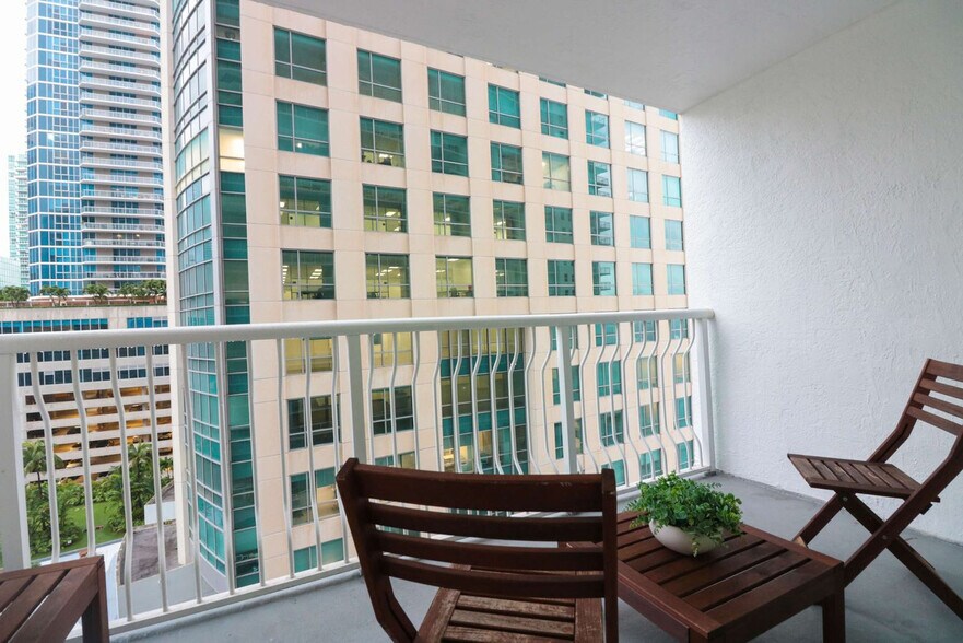 Building Photo - 1 SE 12th St