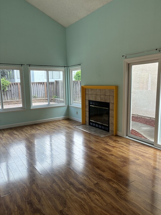 Building Photo - 706 Ridgeview Terrace