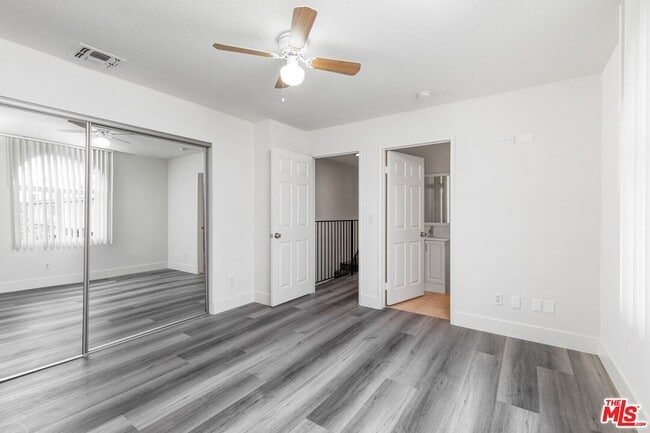Building Photo - 6616 Sylmar Ave