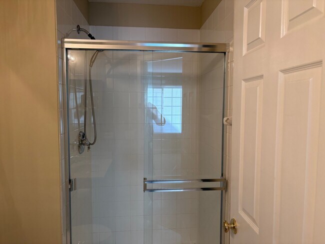 Building Photo - 2419 Oakfield Ct