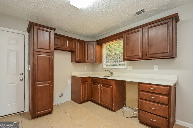 Building Photo - 2568 Creek Terrace