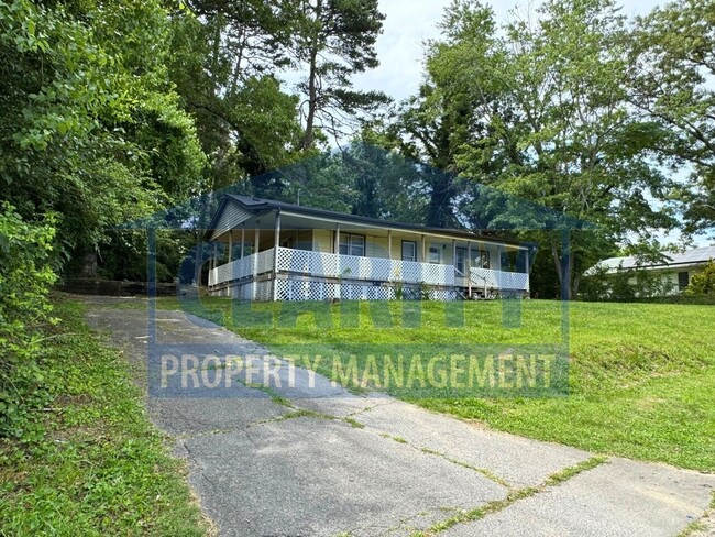Building Photo - Two bedroom home w/ wrap-around porch!