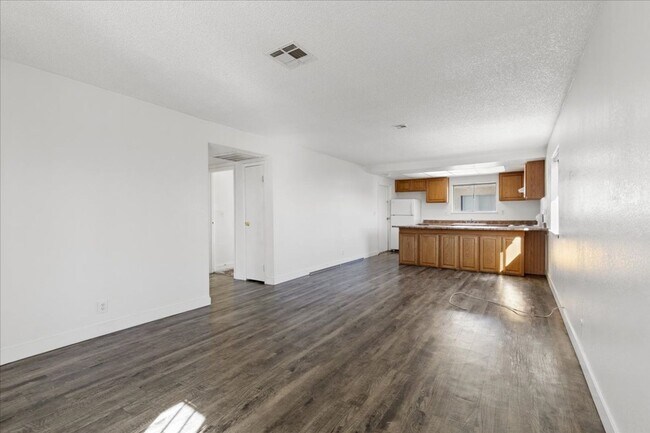 Building Photo - 3649 S Van Dyke Ave