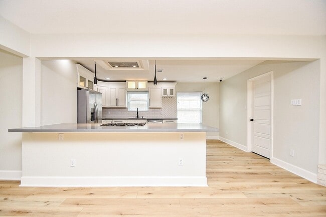 Building Photo - 5642 Cartagena St